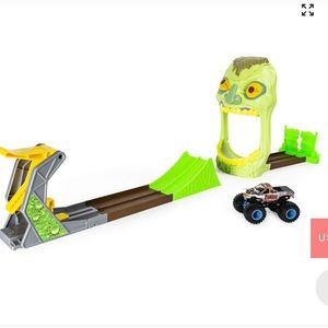Monster Jam Official Zombie Madness Playset